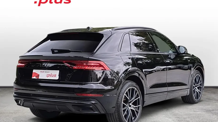 AUDI Q8 -