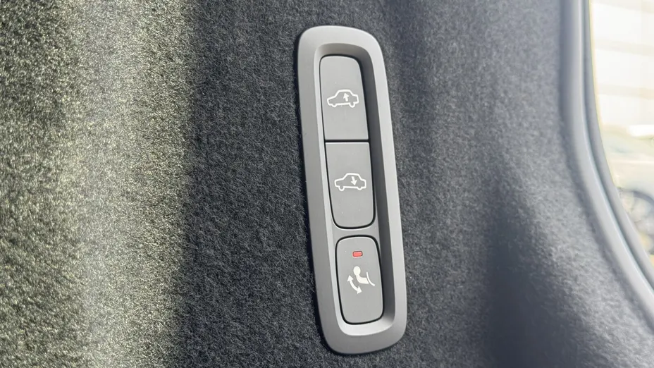VOLVO XC60 XC60 T8 Plug-In Hybrid AWD Ultra Black Edition aut
