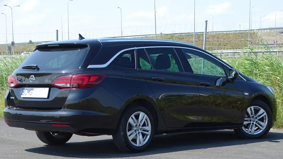 OPEL Astra Astra III 1.9 CDTI Cosmo aut