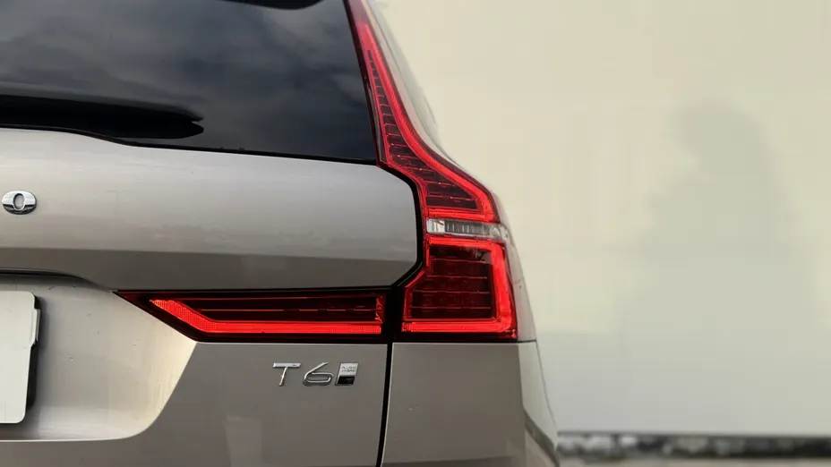 VOLVO XC60 XC60 T6 Plug-In Hybrid AWD Ultra Dark aut