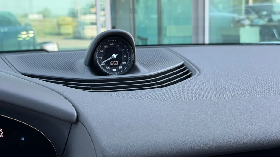 PORSCHE Taycan -