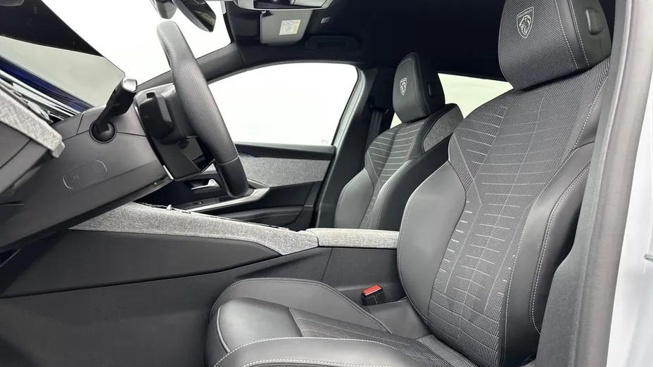 PEUGEOT 5008 -
