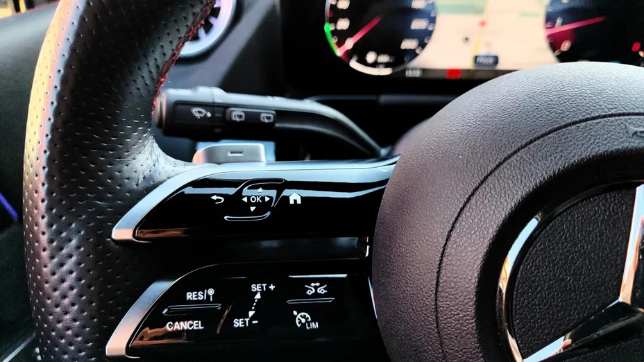 MERCEDES-BENZ B Klasa B 220 4-Matic mHEV AMG Line 8G-DCT