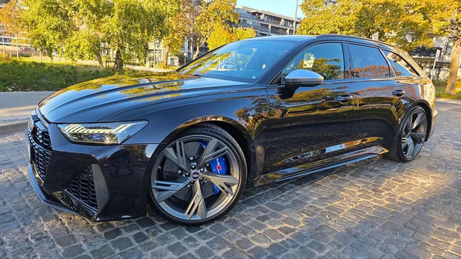AUDI RS6 -