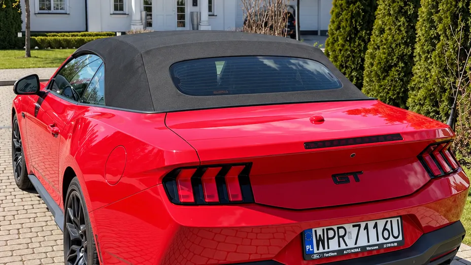 FORD Mustang -