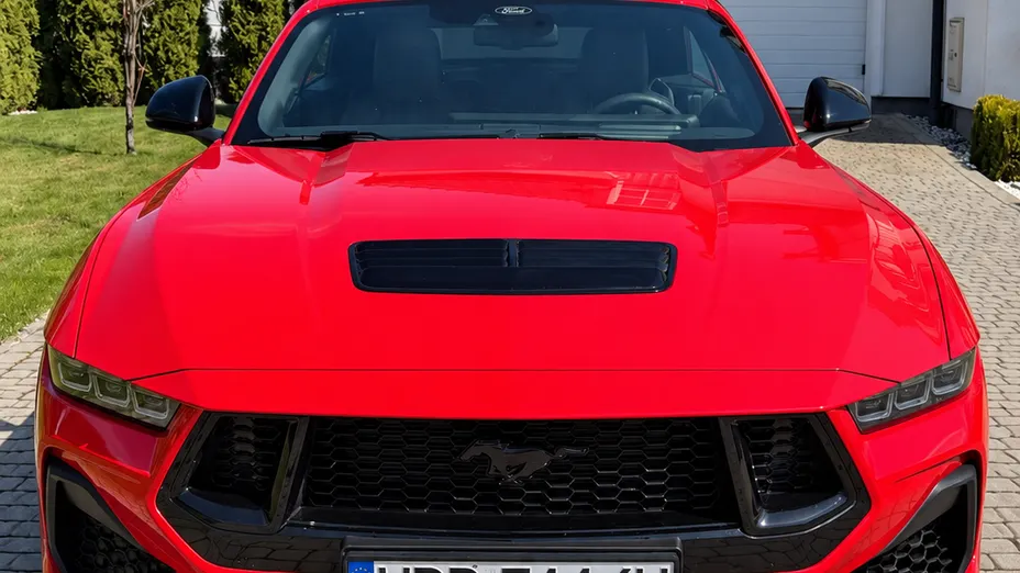 FORD Mustang -