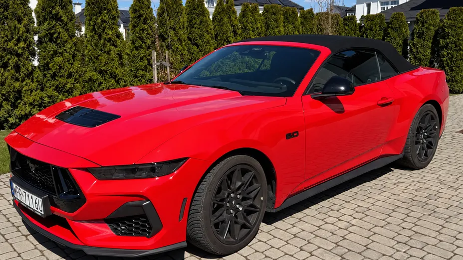 FORD Mustang -