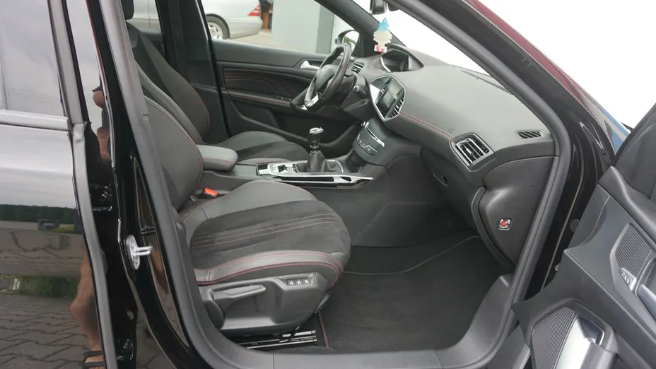 PEUGEOT 308 -