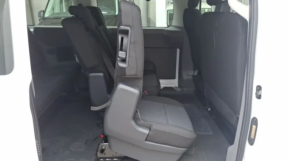 VOLKSWAGEN Transporter Transporter Kombi TDI L2H1 M1 Nowy