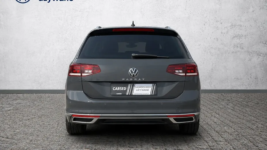VOLKSWAGEN Passat -