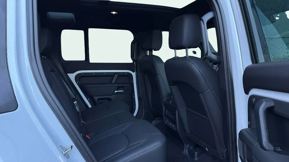 LAND ROVER Defender Defender 110 3.0 D300 mHEV X-Dynamic SE