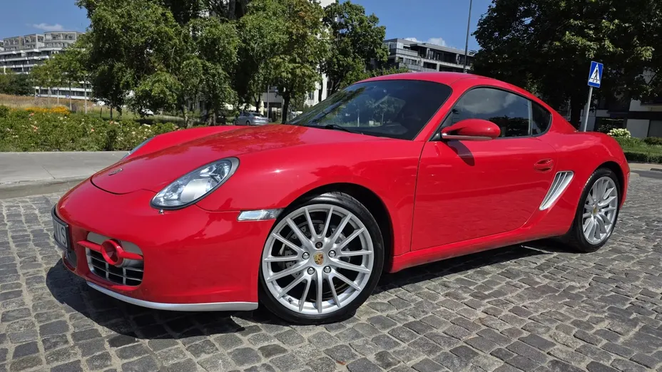PORSCHE Cayman 718 Cayman GPF GT4 PDK