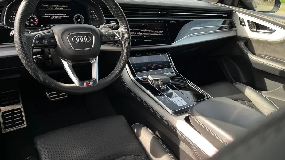 AUDI SQ8 -