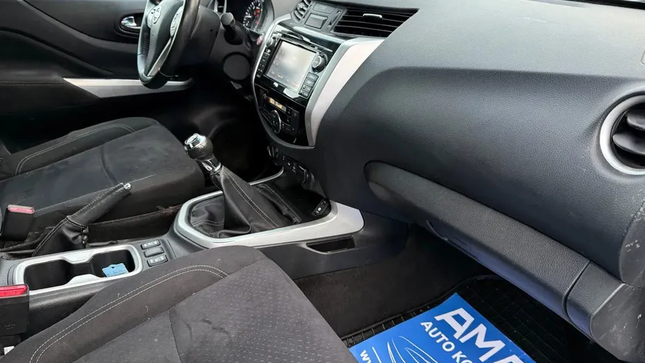 NISSAN Navara -