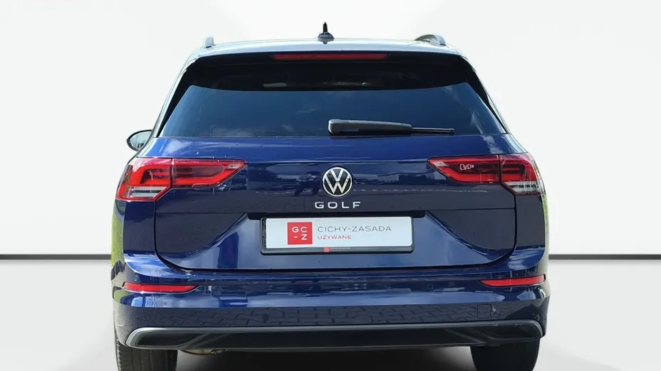 VOLKSWAGEN Golf -