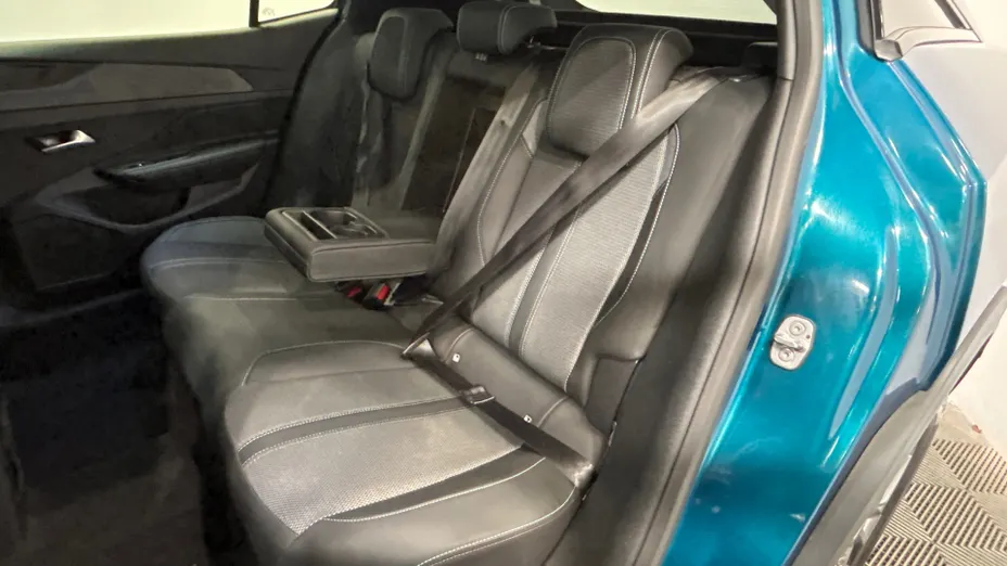 PEUGEOT 408 -