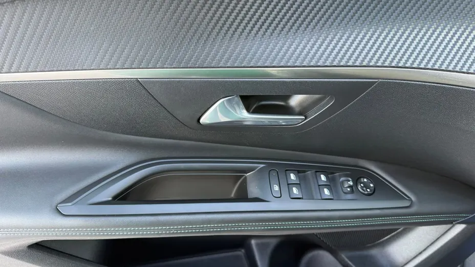 PEUGEOT 3008 -