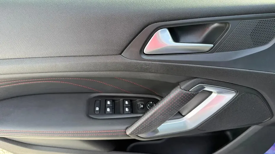 PEUGEOT 308 -