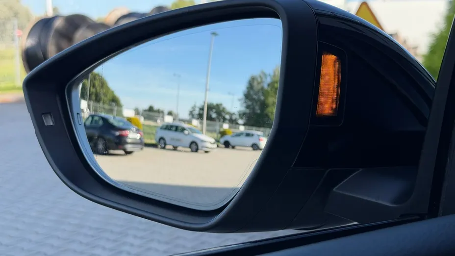 AUDI e-tron -