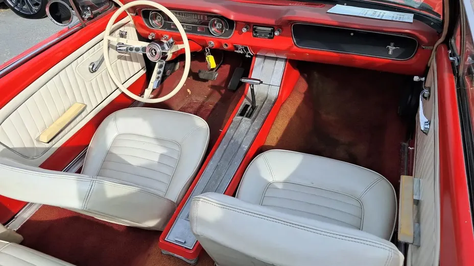 FORD Mustang -