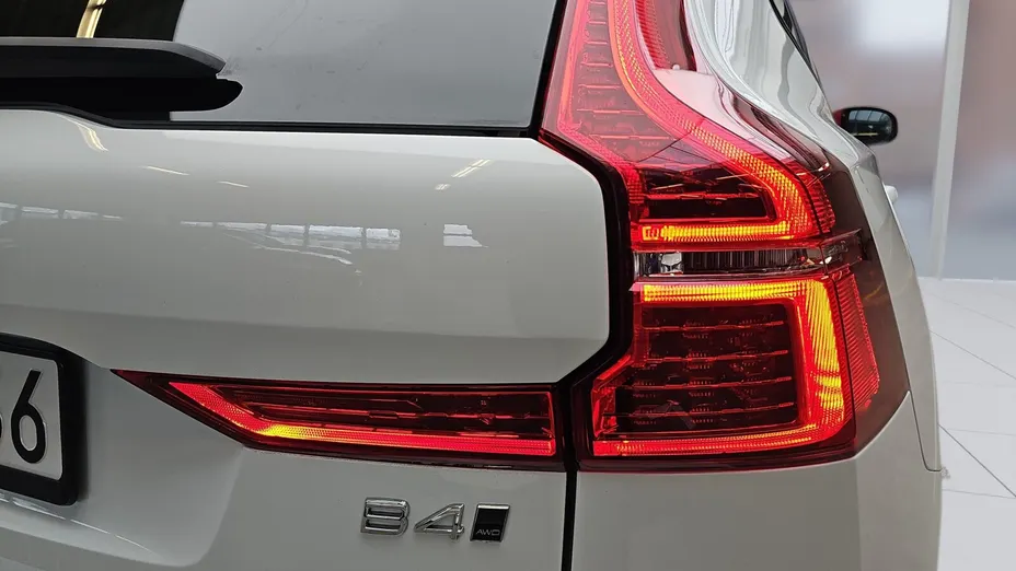 VOLVO XC60 XC60 B4 D AWD R-Design aut