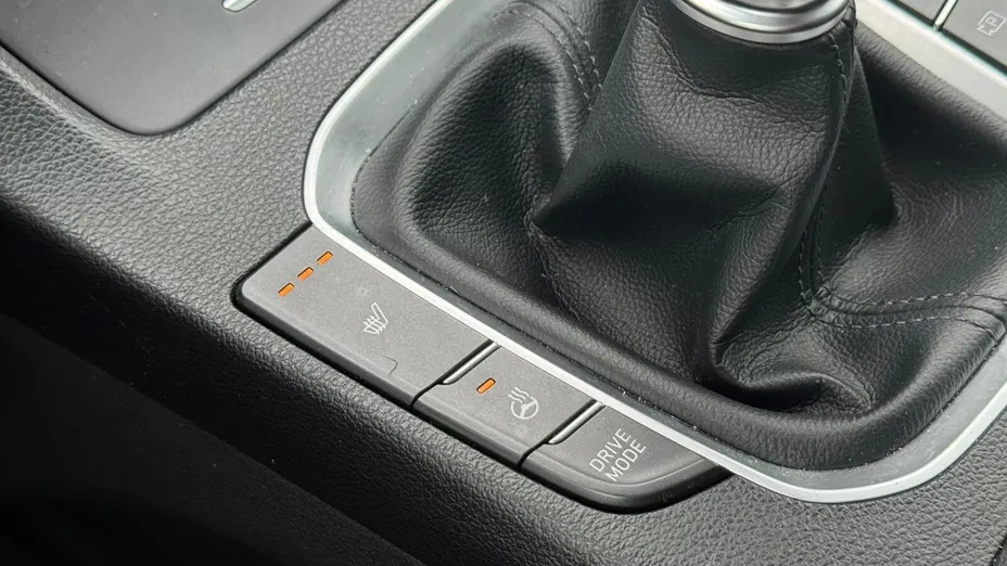 HYUNDAI i30 i30 1.5 T-GDI 48V Executive