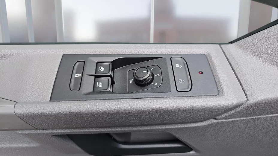 VOLKSWAGEN Transporter Transporter Kombi T6.1 TDI L1H1