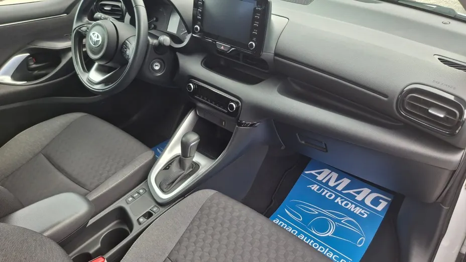 TOYOTA Yaris -