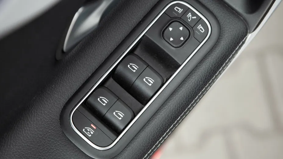 MERCEDES-BENZ CLA CLA 200 AMG Line 7G-DCT