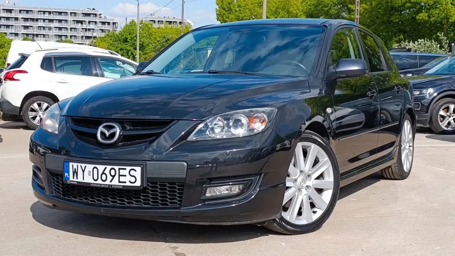 MAZDA 3 -