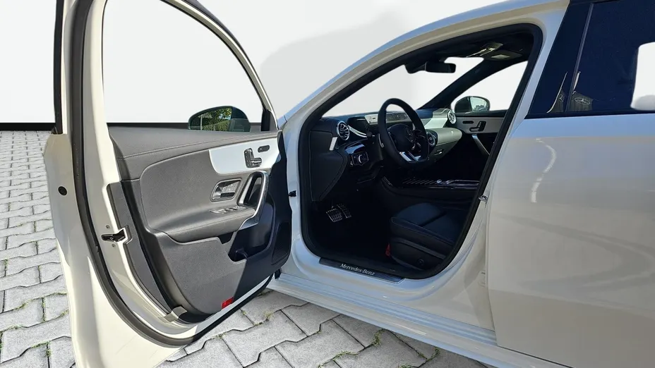 MERCEDES-BENZ A Klasa A 220 4-Matic AMG Line 8G-DCT