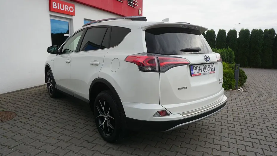 TOYOTA RAV4 -