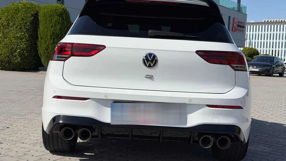 VOLKSWAGEN Golf -