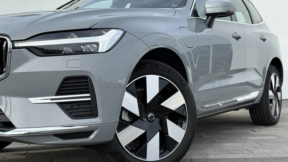 VOLVO XC60 XC60 T6 Plug-In Hybrid AWD Plus Dark aut