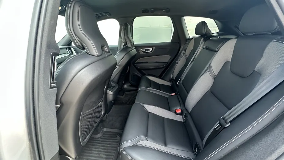 VOLVO XC60 XC60 B4 B R-Design aut
