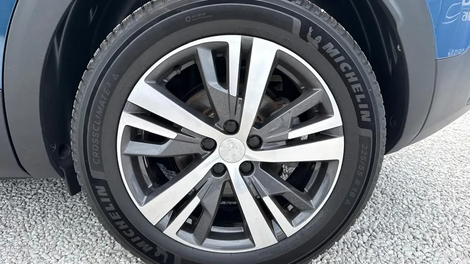 PEUGEOT 3008 -