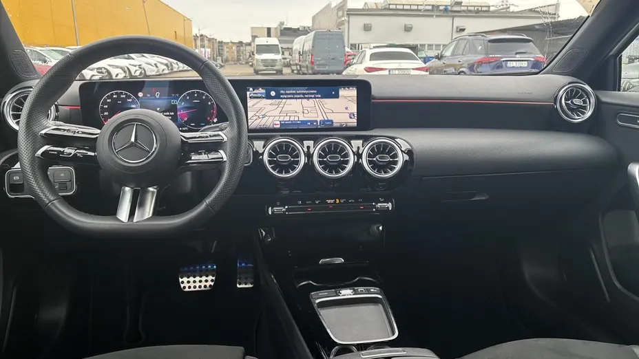 MERCEDES-BENZ A Klasa A 200 AMG Line 7G-DCT