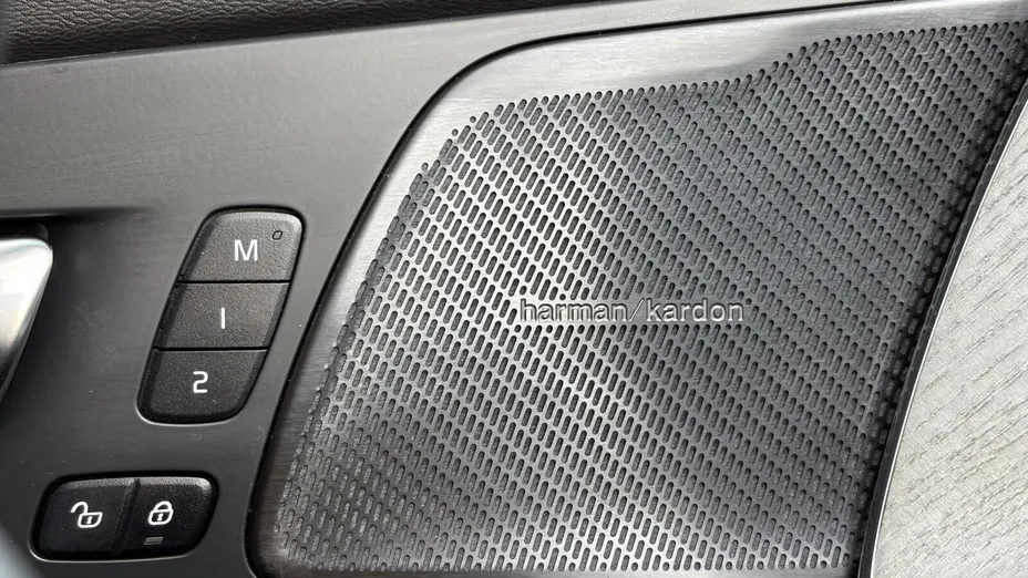 VOLVO XC60 XC60 T8 Plug-In Hybrid AWD Ultra Black Edition aut