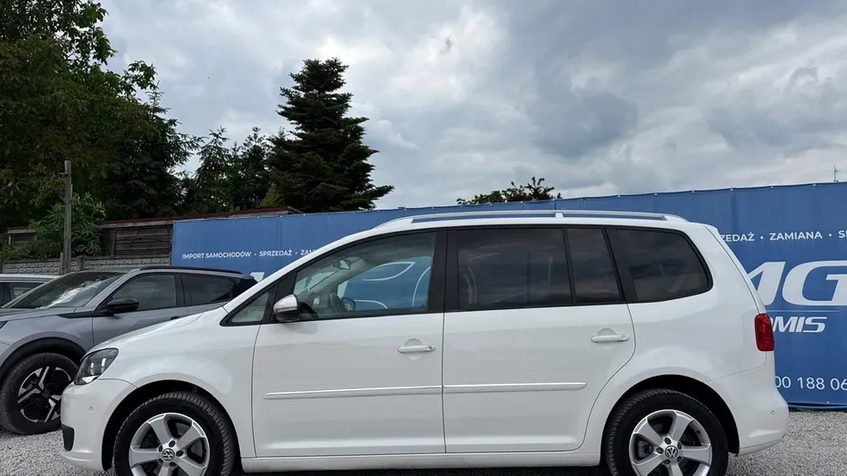 VOLKSWAGEN Touran -