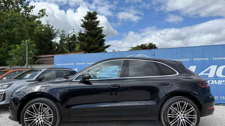 PORSCHE Macan -