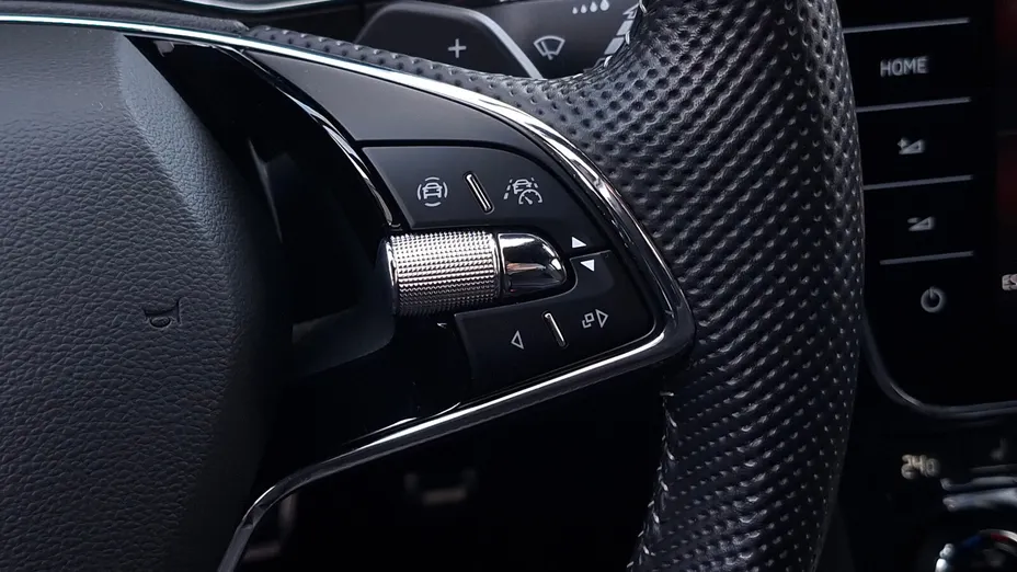 SKODA Superb Superb 2.0 TDI SCR Sportline DSG