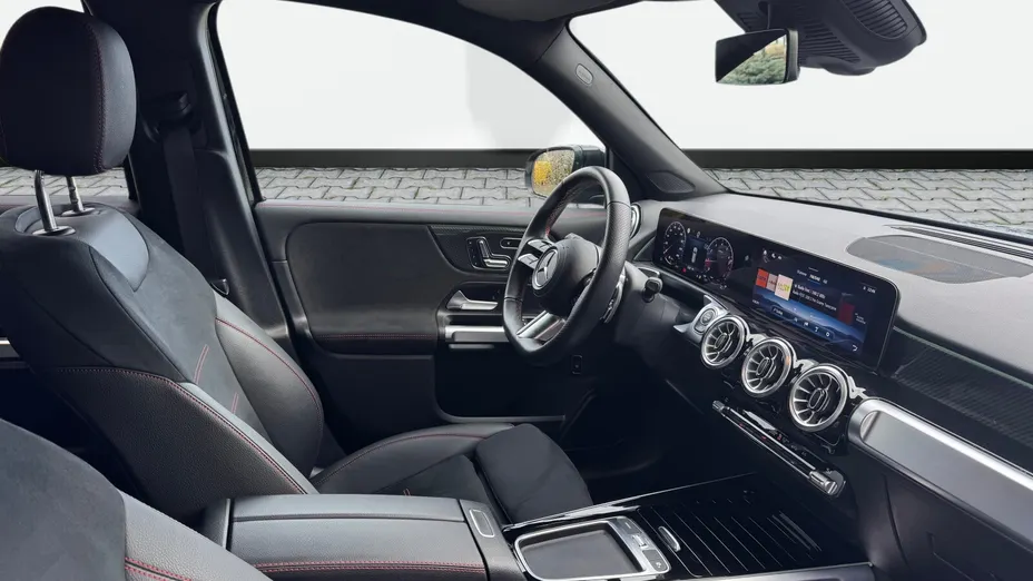 MERCEDES-BENZ GLB GLB 200 mHEV AMG Line 7G-DCT