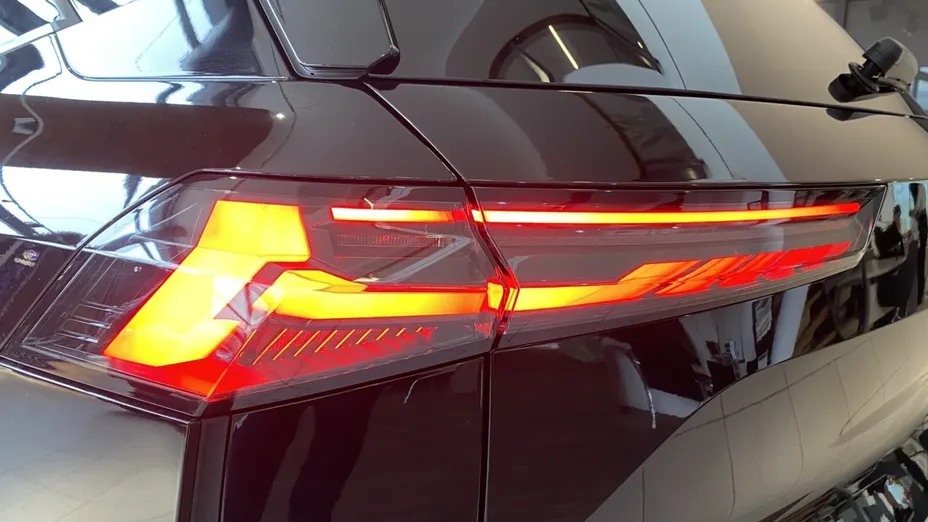 MITSUBISHI Grandis Grandis 1.3T mHEV Intense Style Cold DCT Nowy