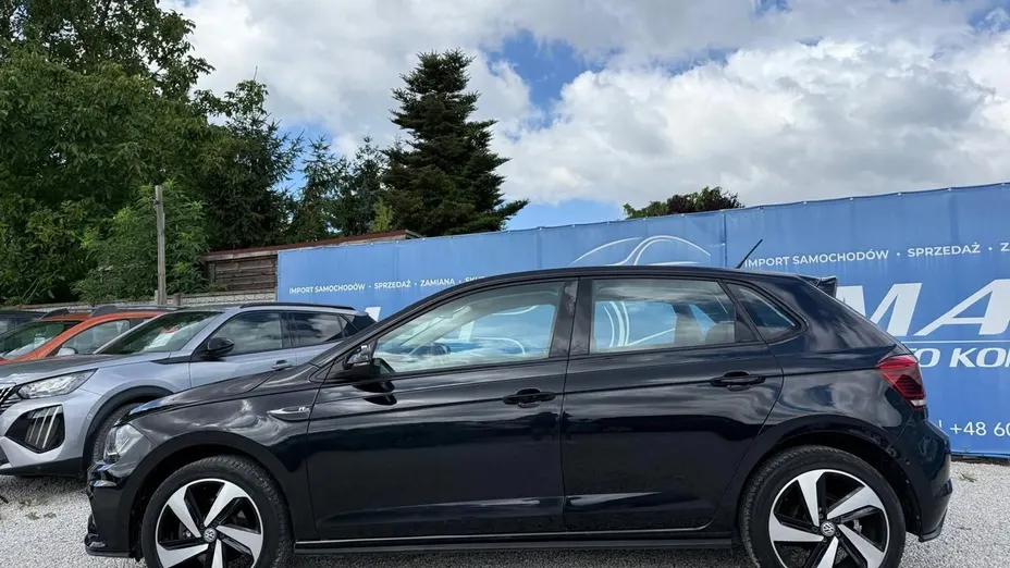 VOLKSWAGEN Polo -