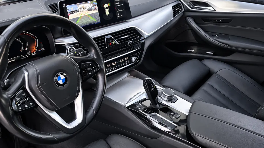 BMW Seria 5 520d xDrive Luxury Line