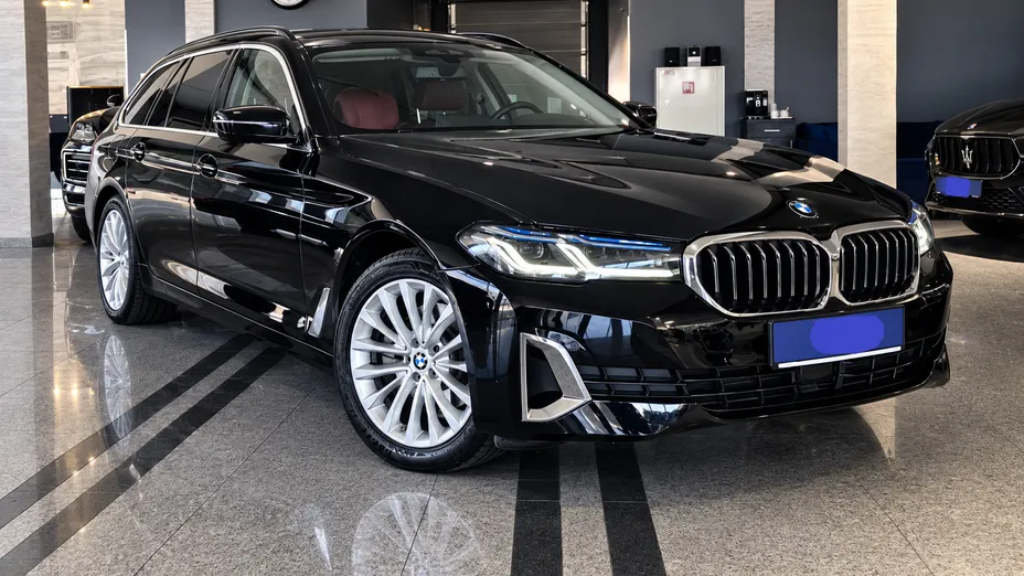BMW Seria 5 520d xDrive Luxury Line