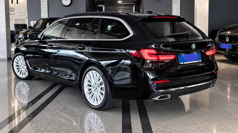 BMW Seria 5 520d xDrive Luxury Line