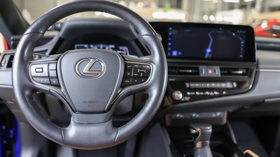 LEXUS ES ES 300h F Sport Design
