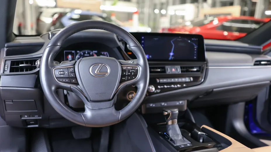 LEXUS ES ES 300h F Sport Design
