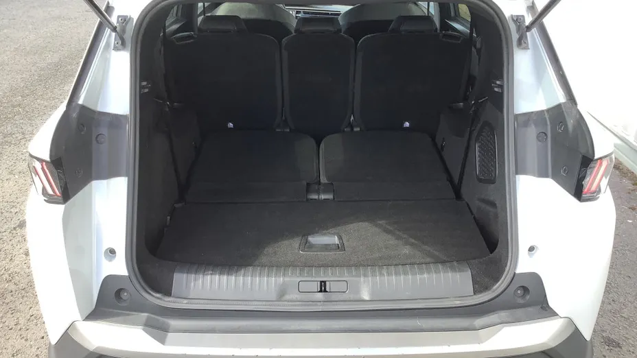 PEUGEOT 5008 -